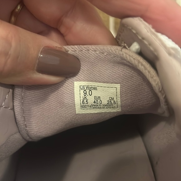 Vans Old Skool Shoes - Picture 7 of 10